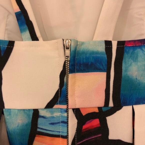 Multi Color Pattern mini dress with open back - Picture 4 of 6